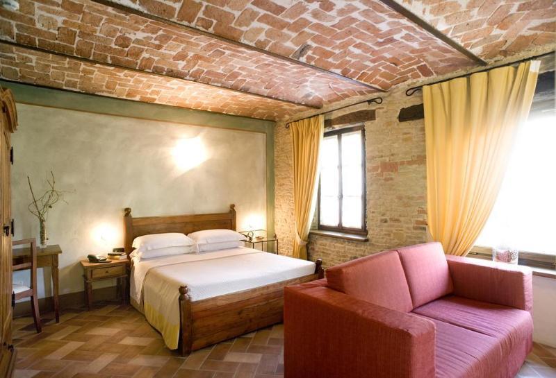 Отель Relais Montemarino Borgomale Экстерьер фото