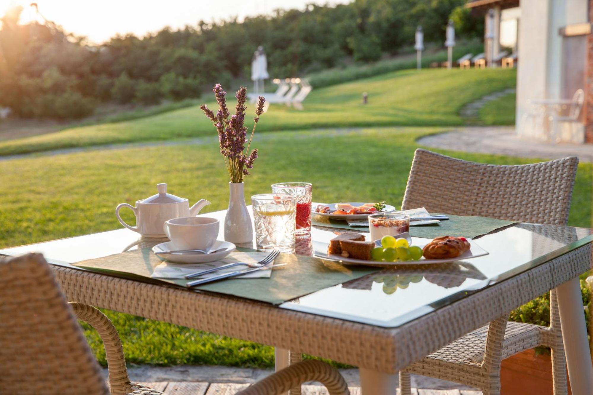 Отель Relais Montemarino Borgomale Экстерьер фото