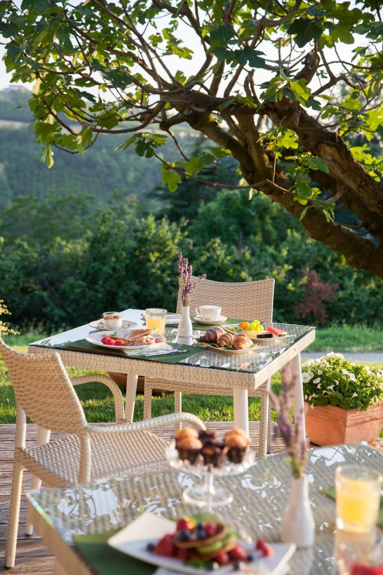 Отель Relais Montemarino Borgomale Экстерьер фото