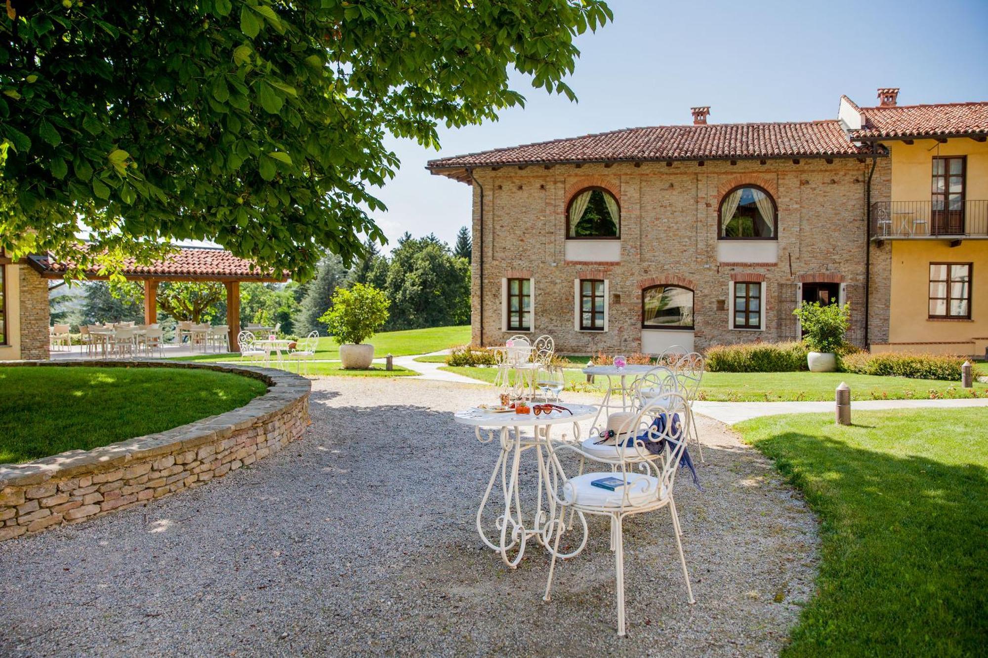 Отель Relais Montemarino Borgomale Экстерьер фото