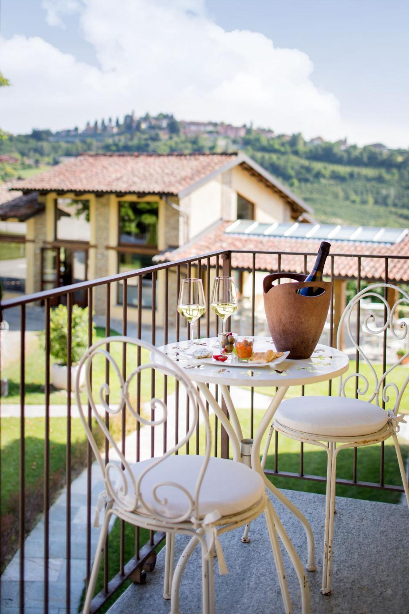 Отель Relais Montemarino Borgomale Экстерьер фото