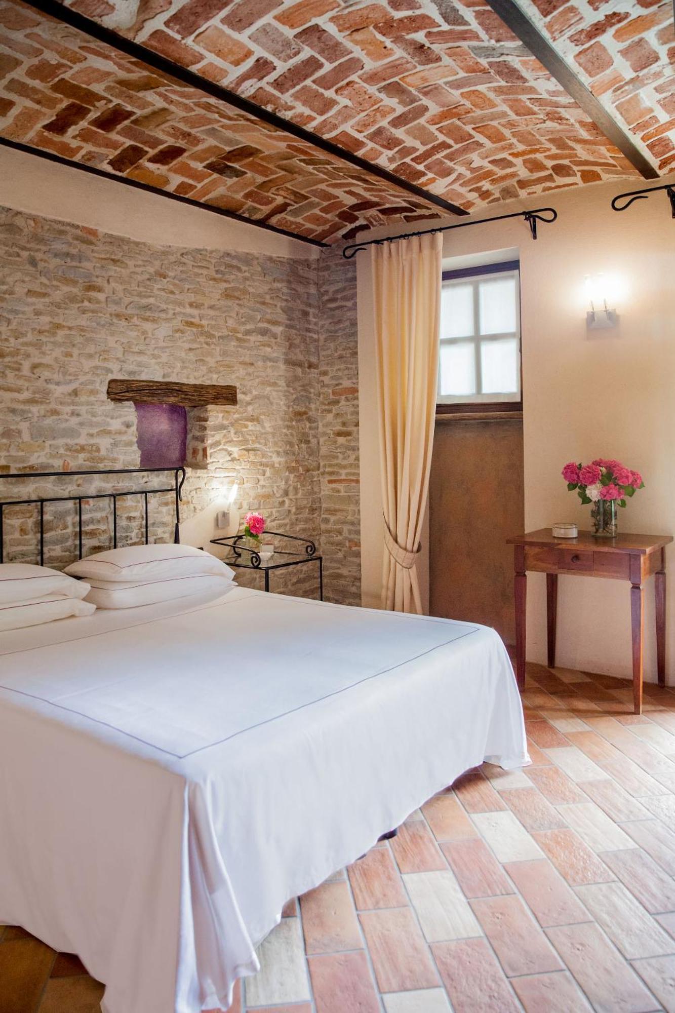 Отель Relais Montemarino Borgomale Экстерьер фото