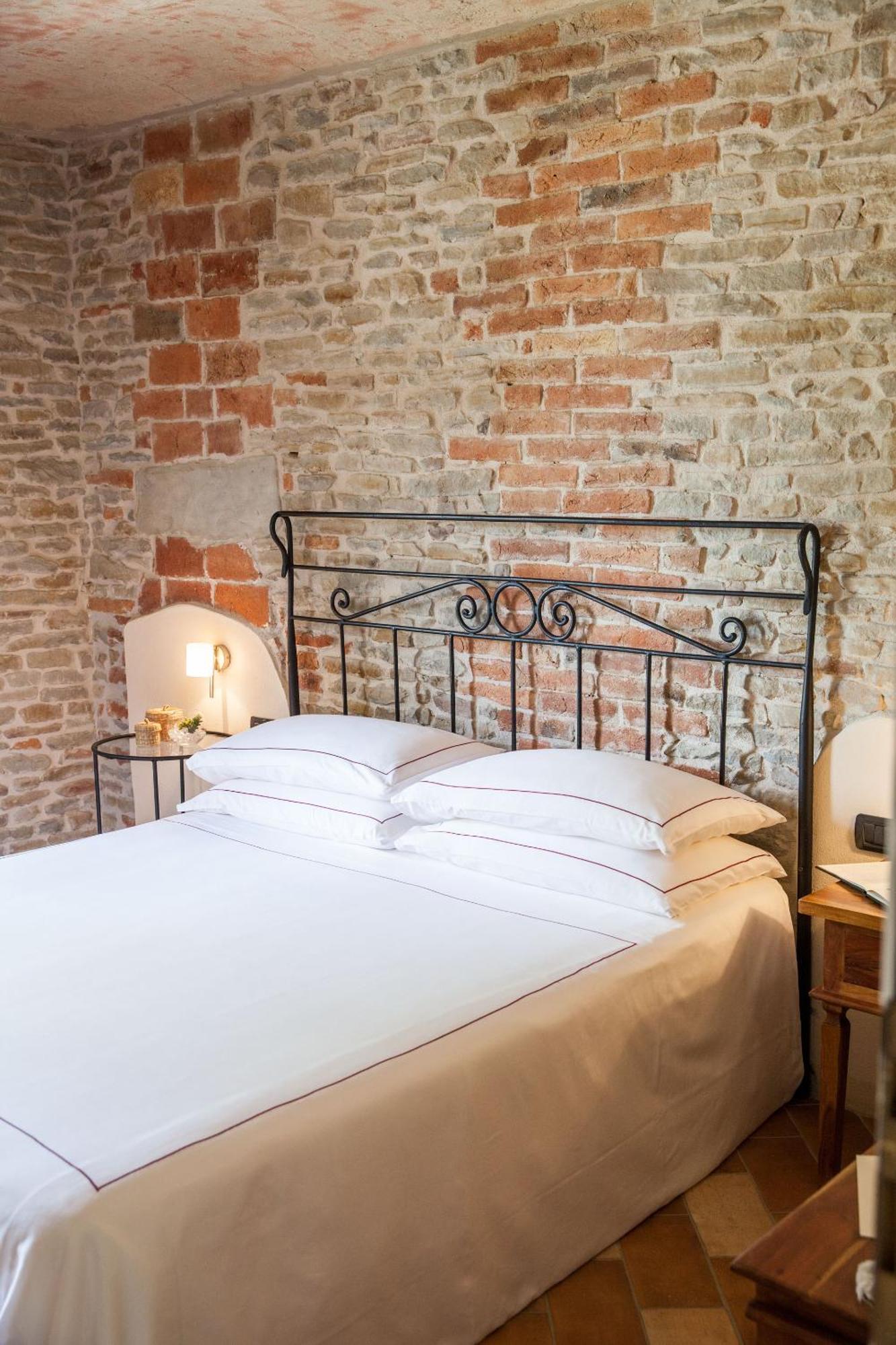 Отель Relais Montemarino Borgomale Экстерьер фото