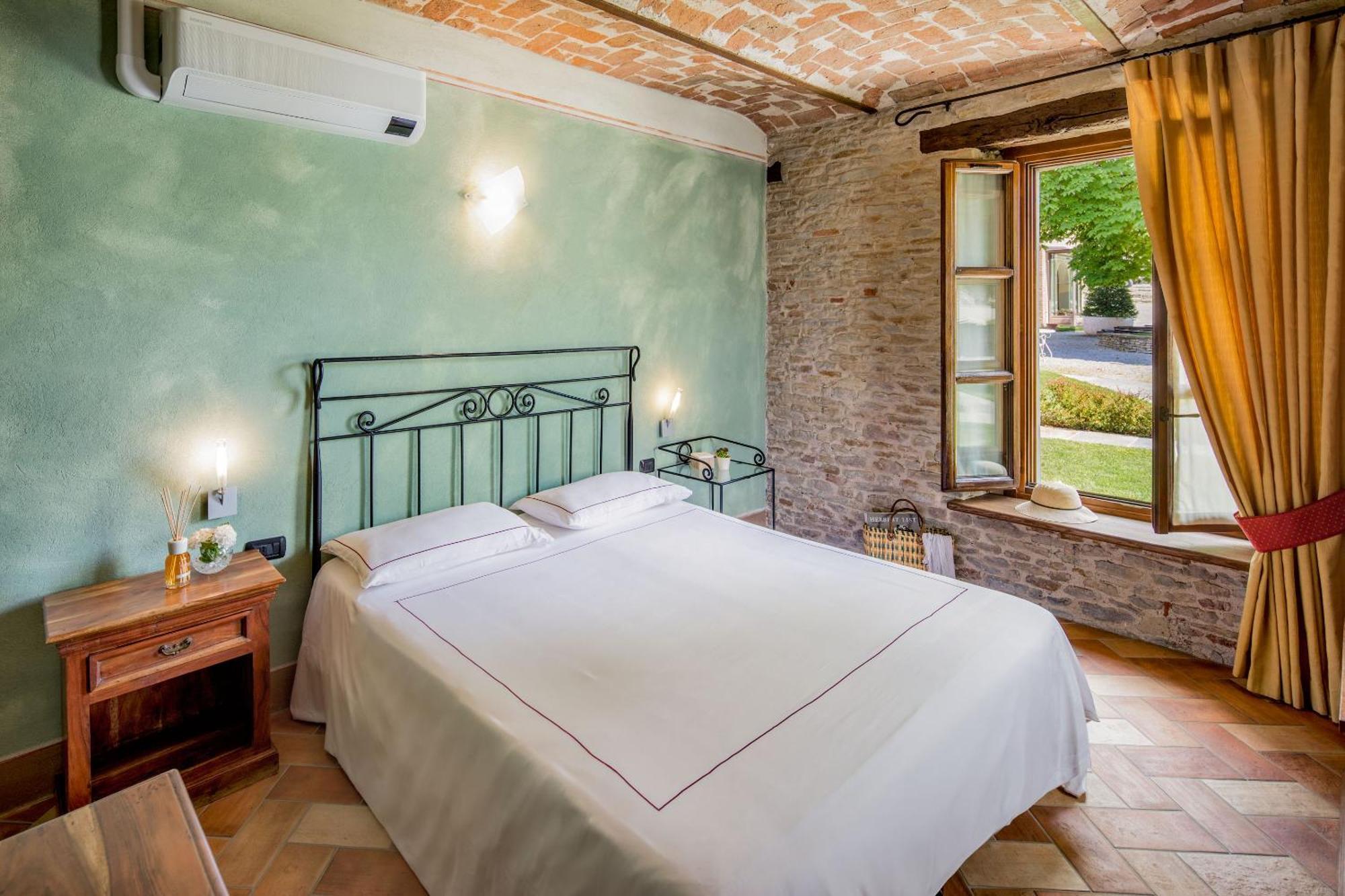 Отель Relais Montemarino Borgomale Экстерьер фото